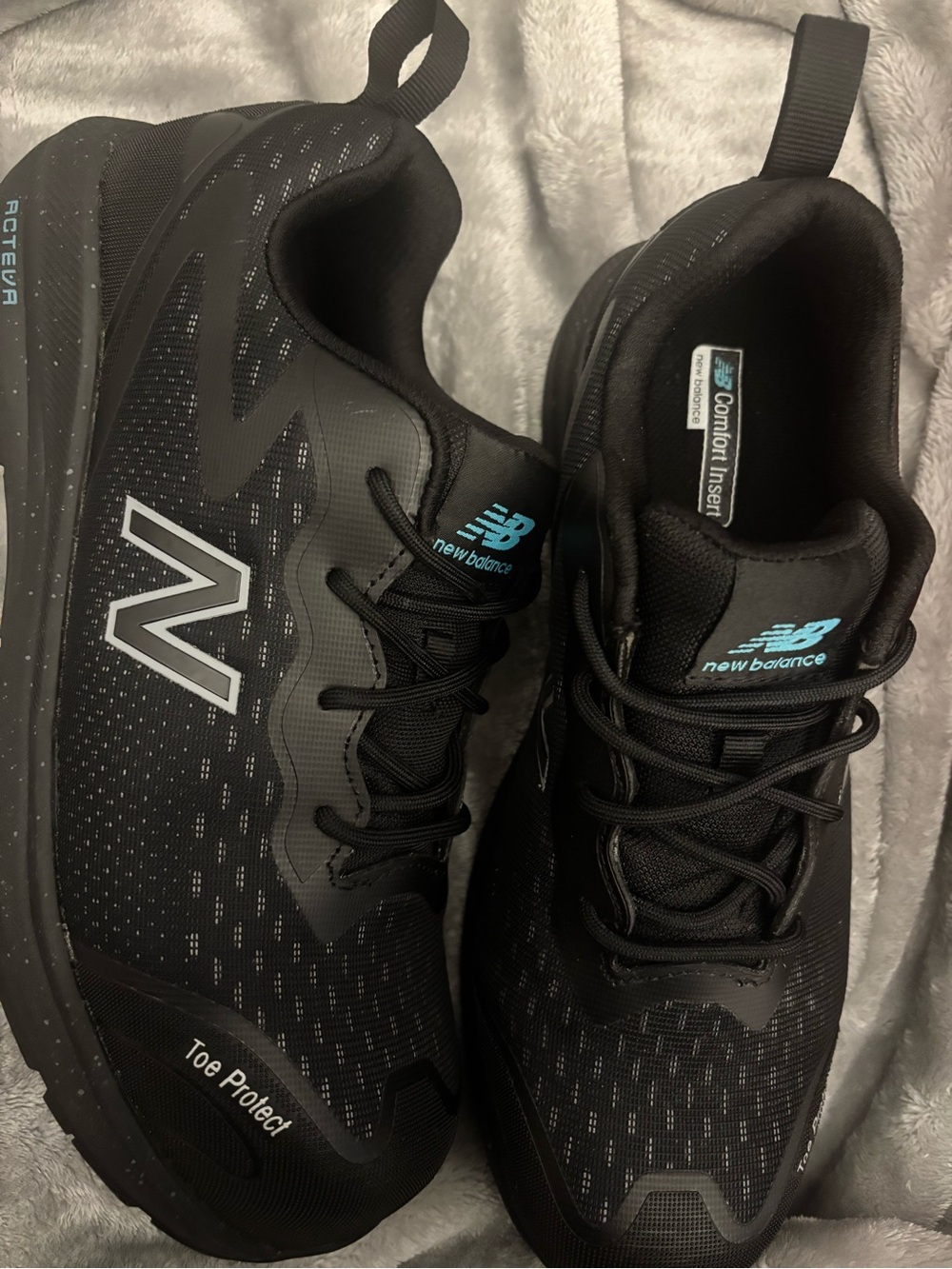 11D Wide-Women’s /Men’s 9 Wide New Balance Logic Composite Work Shoes.